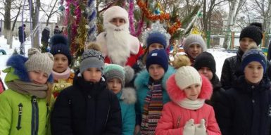 Днепровские активисты у себя в микрорайоне создали чудесный праздник: фото