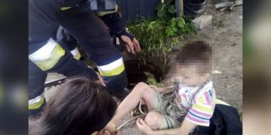 В Днепре маленький мальчик провалился на шесть метров под землю: видео