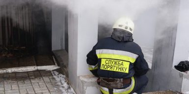 В Днепре горела сауна — тушили четыре пожарных расчета