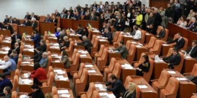 Днепровские депутаты переругались из-за рекламы