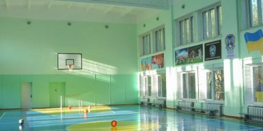 Два года без физкультуры: днепряне просят отремонтировать спортзал в школе