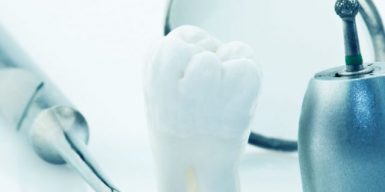 Днепряне просят не закрывать детскую стоматологию на Тополе