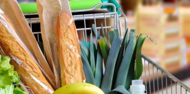 Крупнейшие супермаркеты Украины обещают работать в обычном  режиме