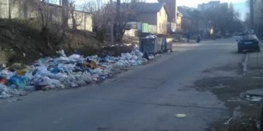 Нашествие мусора: днепрянин обнаружил очередную свалку в центре города (фото)