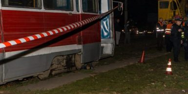 Стало известно о состоянии сбитой трамваем семилетней девочки в Днепре