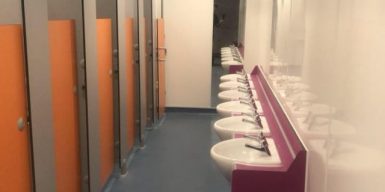 Родители днепровских учеников рассказали в соцсетях о школьных туалетах: фото