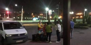 Туристы из Днепра смогли вылететь на отдых в Турцию только через сутки ожидания в аэропорту