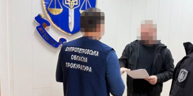 Поліцейський, який у Кам’янському переїхав чоловіка після перевірки військово-облікових документів, отримав підозру