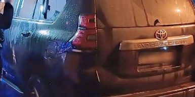 Серійного палія елітних автівок спіймали на місці злочину у Дніпрі