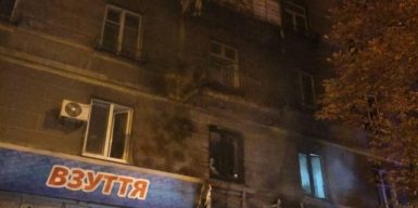 В центре Днепра сгорел магазин обуви: фото