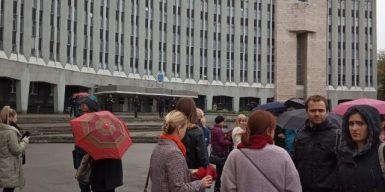В Днепре «заминировали» городской совет: фото