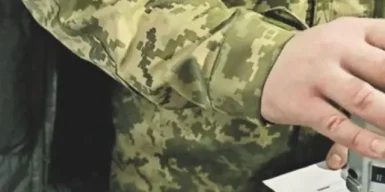 У Тернополі чоловік випав із п’ятого поверху ТЦК, намагаючись утекти через вікно