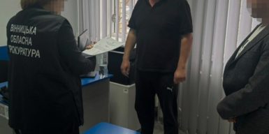 На Вінниччині місцевого депутата затримали на хабарі $32 000