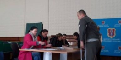 Как голосуют в Днепропетровском военном госпитале: фото