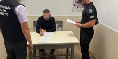 Службовець митниці вимагав 5 тисяч доларів за вступ військовозобов’язаного на навчання