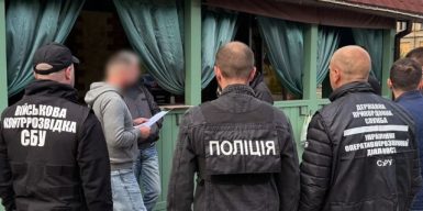 У Харкові юрист вимагав $3000 за вплив на міграційну службу