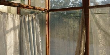 Мозаика, именные кирпичи и уютный балкон: загадки дома на Южной в Днепре (фото)