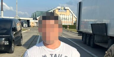 До України екстрадували експосадовця, який незаконно оформлював преміальні автомобілі