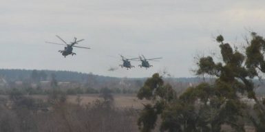 Русские вертолеты бросили своих солдат под огнем артиллерии